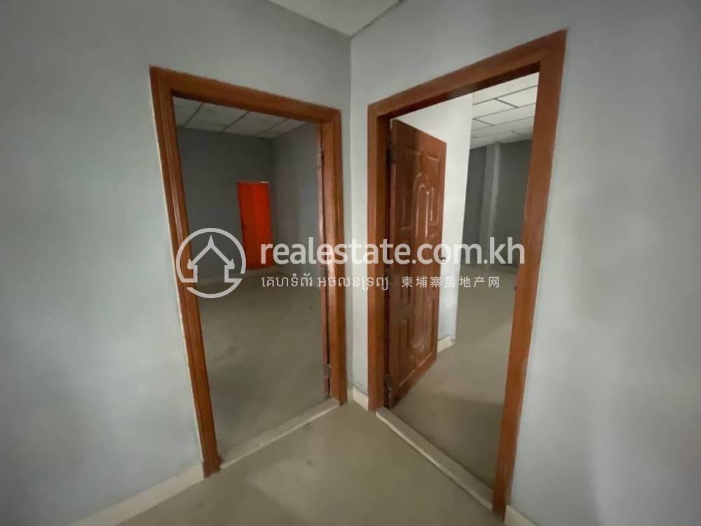 Daun Penh ផ្ទះល្វែង សំរាប់ជួល នៅDaun Penh