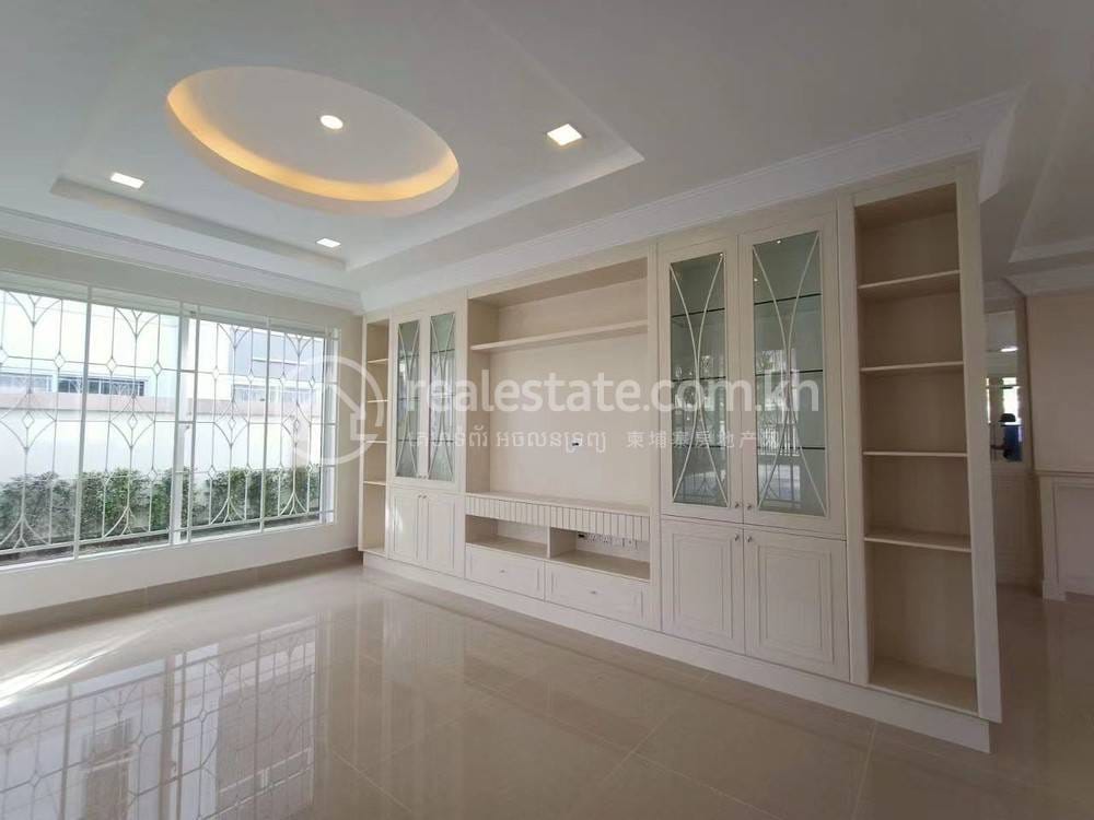 วิลล่า สำหรับเช่า 6 ห้องนอน ราคา $4,000