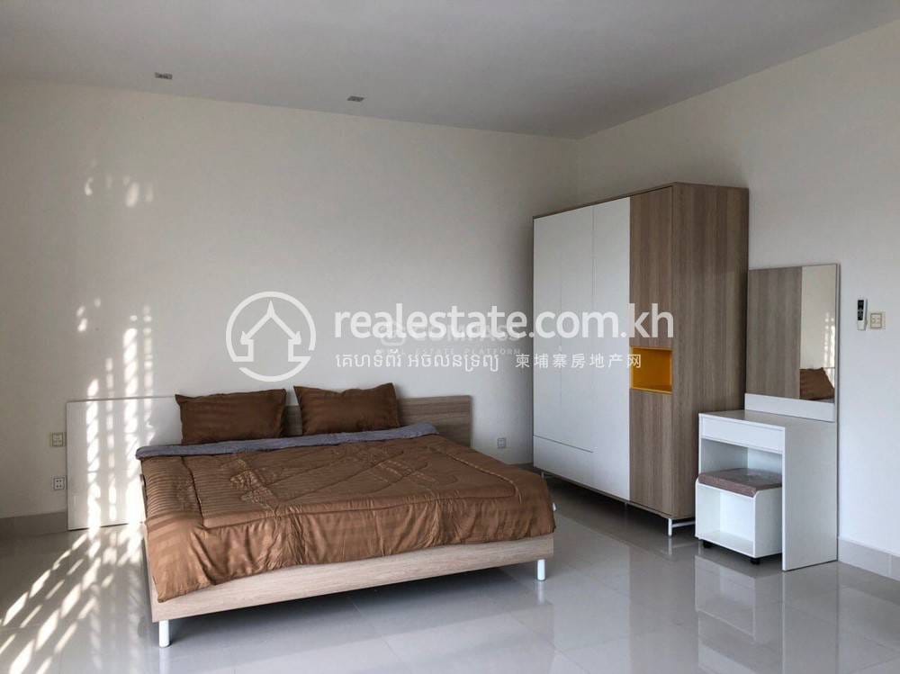 4 Bedrooms Vila K pronájmu for $2,000