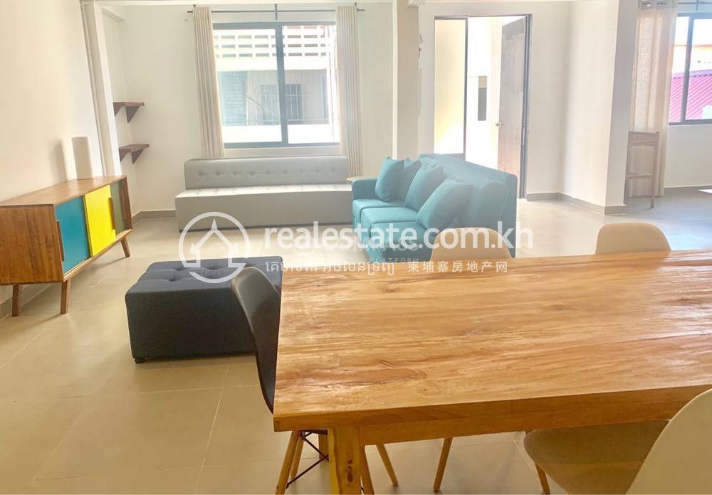 3 Bedrooms Apartmán K pronájmu for $1,400