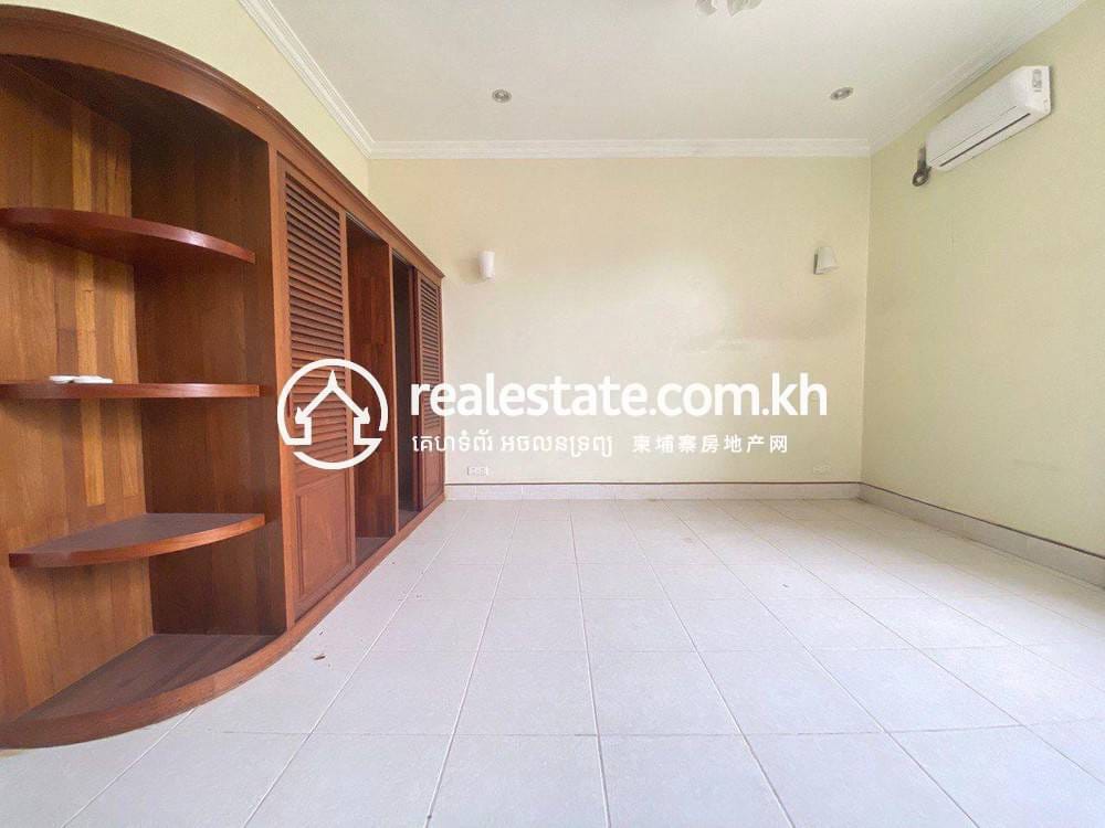 2,000 sqm Living Size Building For Rent in Chamkarmon