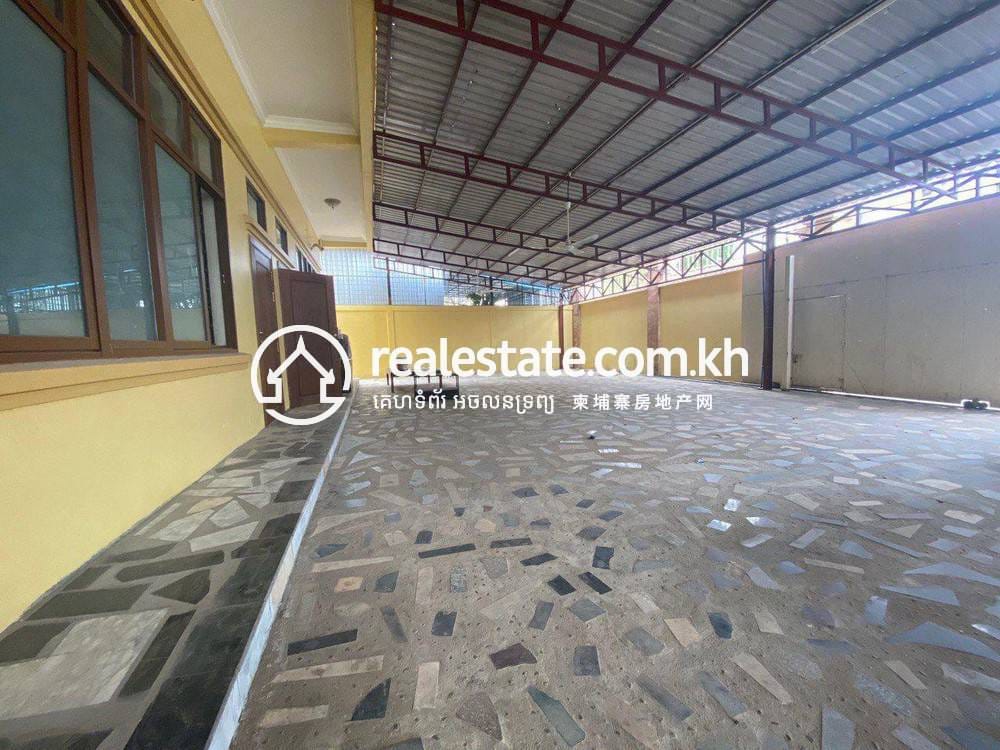Building For Rent in Chamkarmon $11,000