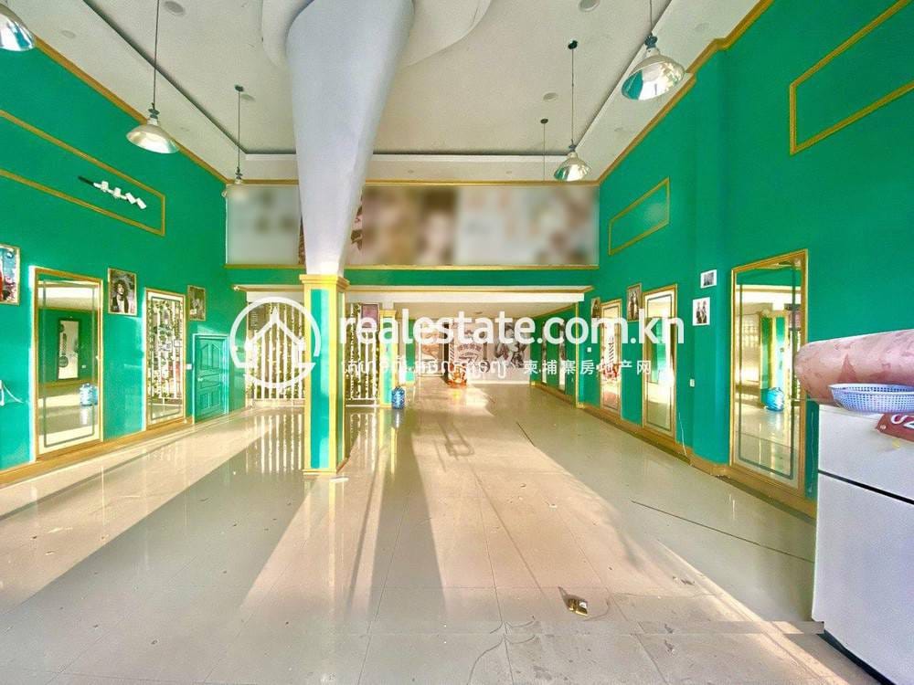 Building For Rent in Chamkarmon $5,500