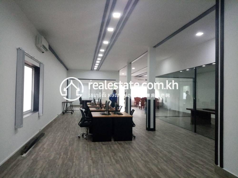 อาคารสำนักงาน สำหรับเช่า ใน Daun Penh $2,000