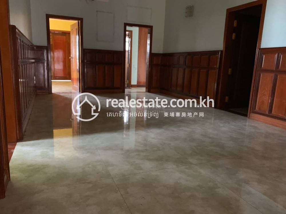 Villa For Rent with 4 Parking Space