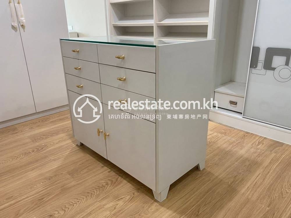 Apartment For Rent with 1 Parking Space