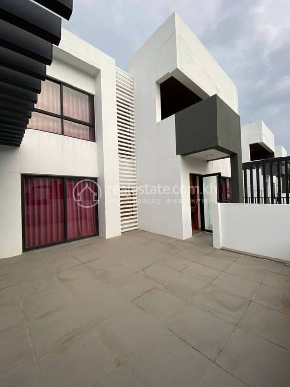 Villa For Rent with 2 Parking Space