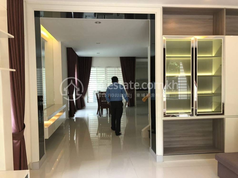 Chbar Ampov别墅出租，价格$1,400