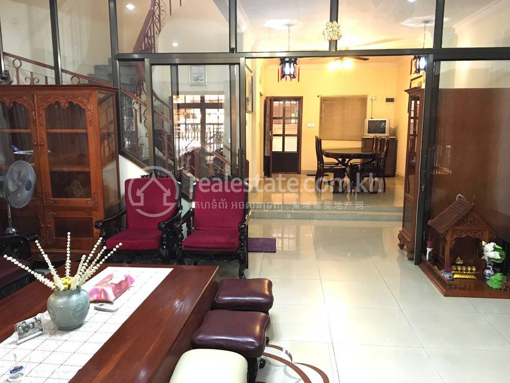វីឡា សំរាប់ជួល មានកន្លែងចតរថយន្ត 2
