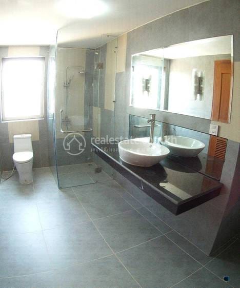$1,100 Byt