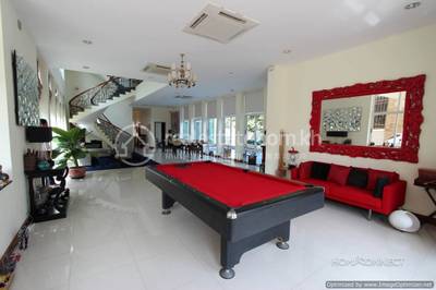 House and lot សំរាប់ជួល នៅ ទន្លេបាសាក់, ភ្នំពេញ