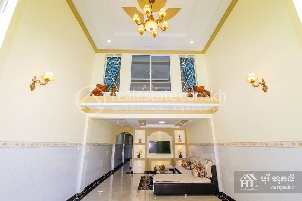 Maison mitoyenne À vendre à Kakab 1, Por Sen Chey, Phnom Penh