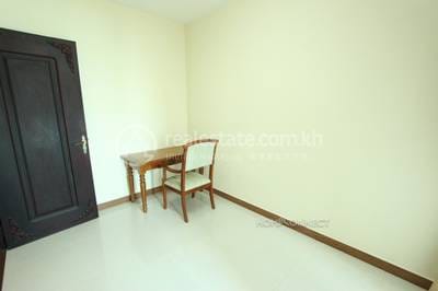 $1,300 Flat