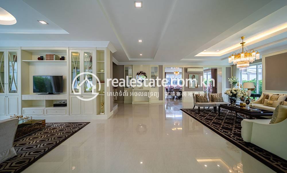 432 sqm Living Size Vila Na prodej in Chbar Ampov