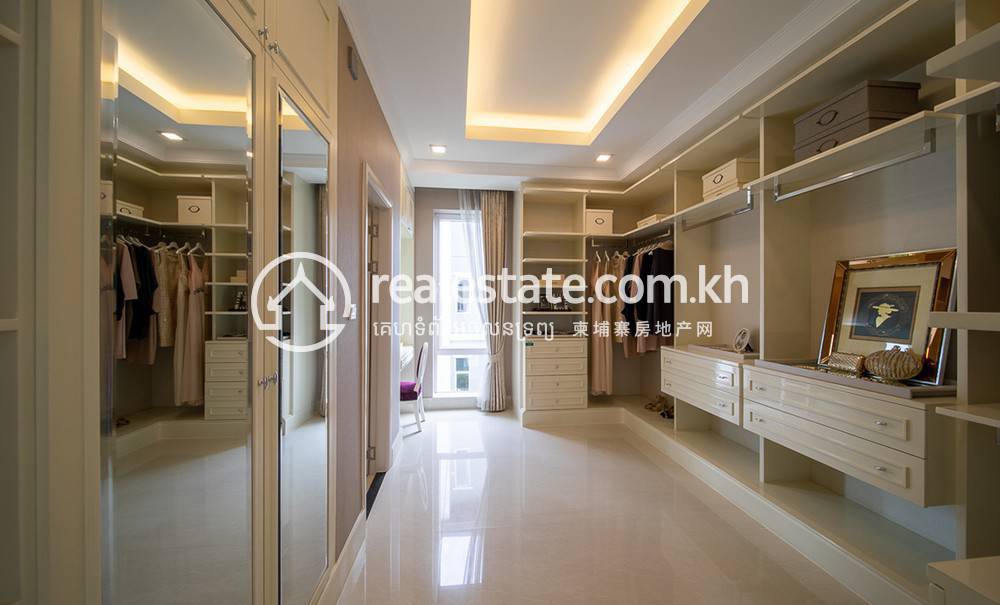 Vila Na prodej in Chbar Ampov $2,250,000