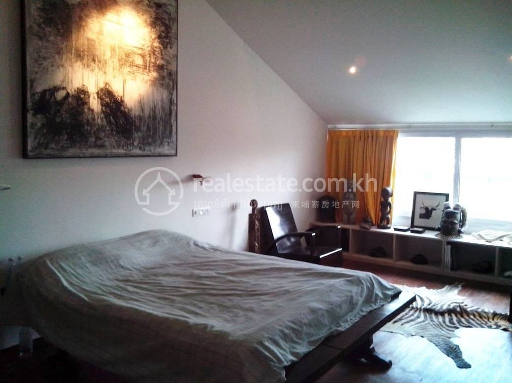 ផ្ទះល្វែង តម្លៃ $1,400