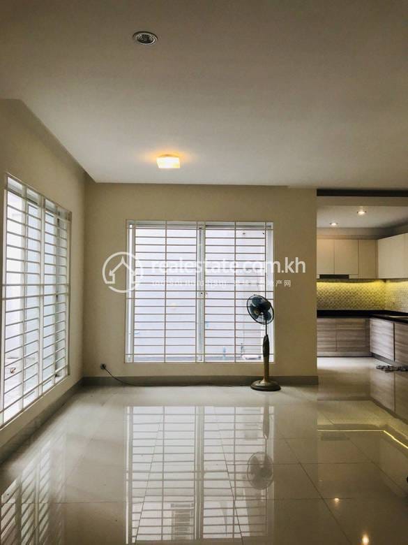Villa Jumelle À louer à Chbar Ampov $1,500