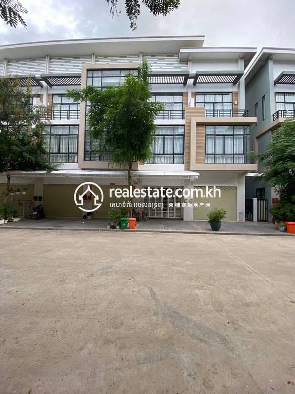 Nirouth Flat House Na prodej in Nirouth