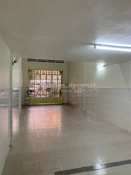 Flat House K pronájmu in Sen Sok $1,000
