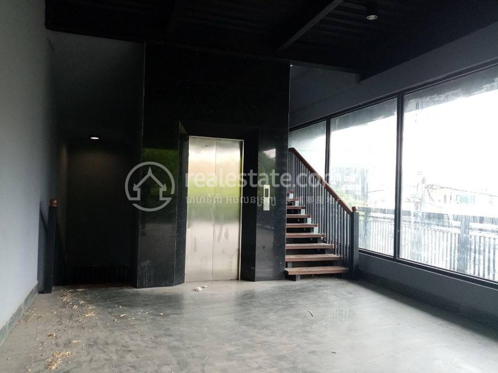 อาคาร สำหรับเช่า ใน Daun Penh $12,000