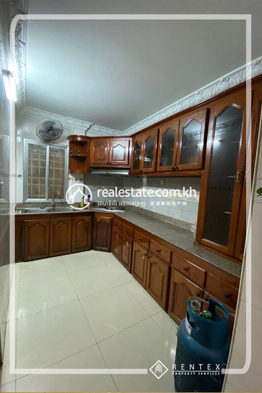 House and lot 7 បន្ទប់គេង សំរាប់ជួល ក្នុងតម្លៃ $2,500