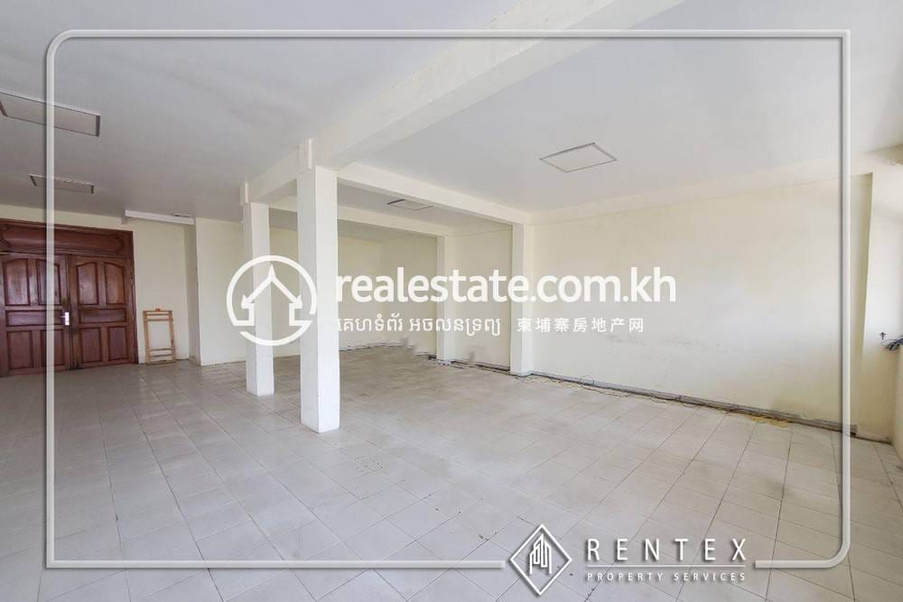600 sqm Living Size Villa For Rent in Boeng Keng Kang