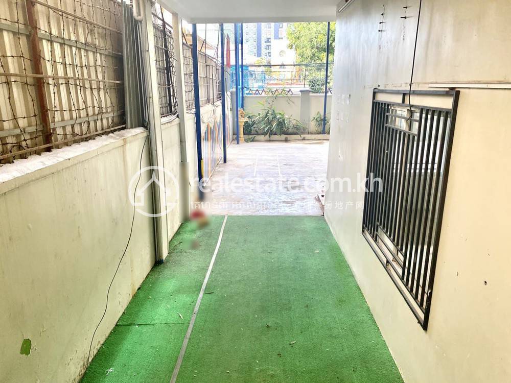 647.5 sqm Land Size Budova K pronájmu for $4,000