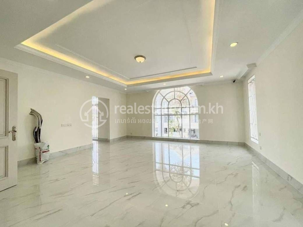 វីឡា សំរាប់ជួល នៅChbar Ampov តម្លៃ $6,000