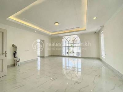 វីឡា សំរាប់ជួល នៅChbar Ampov តម្លៃ $6,000