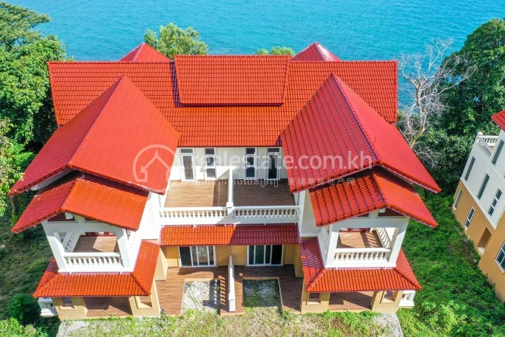 Luxury Villas with pool for sale on Morokot Island