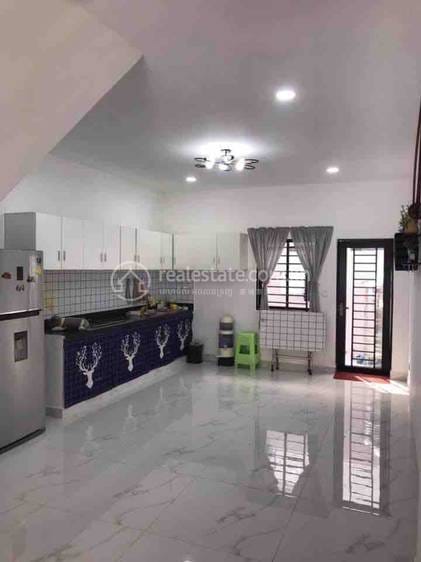 ลิงก์เฮ้าส์ สำหรับเช่า ใน Chbar Ampov $500