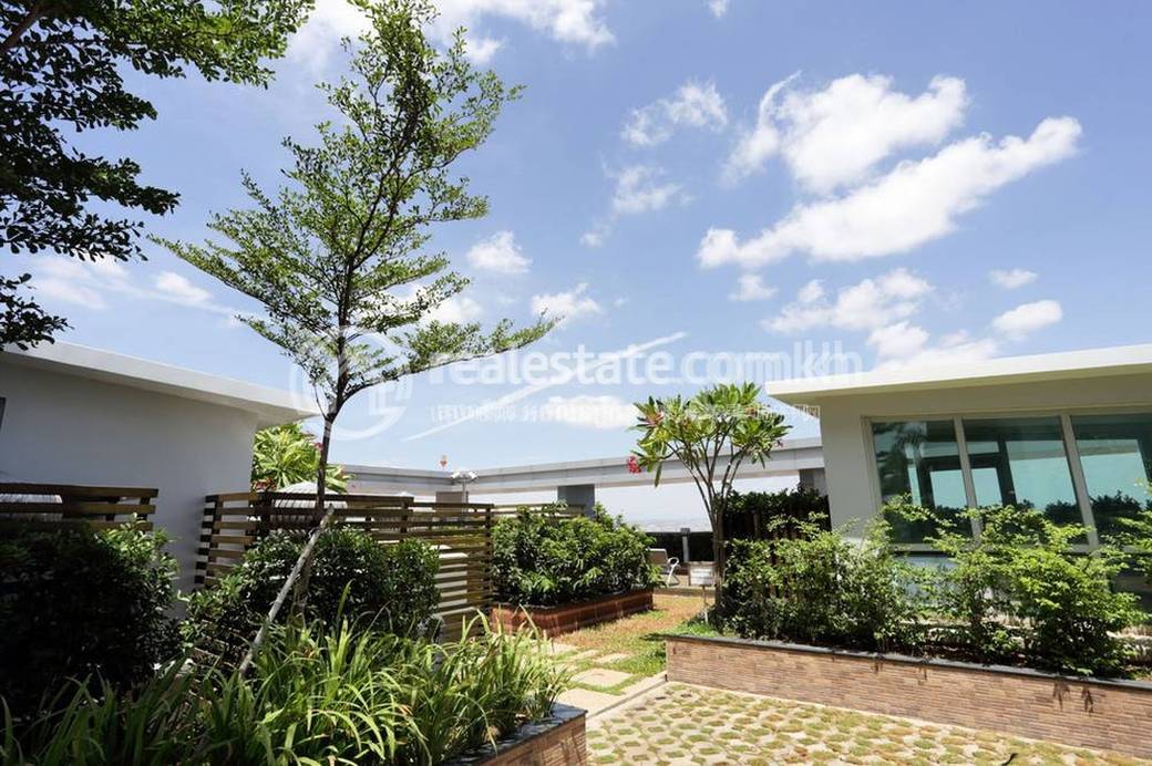 De Castle Royal Condominium | Condo For Sale & Rent in Boeng Keng Kang $190,000