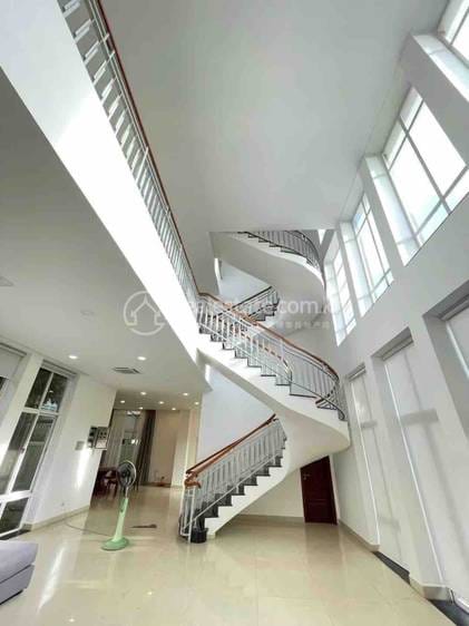 Tonle Bassac Villa For Rent in Tonle Bassac