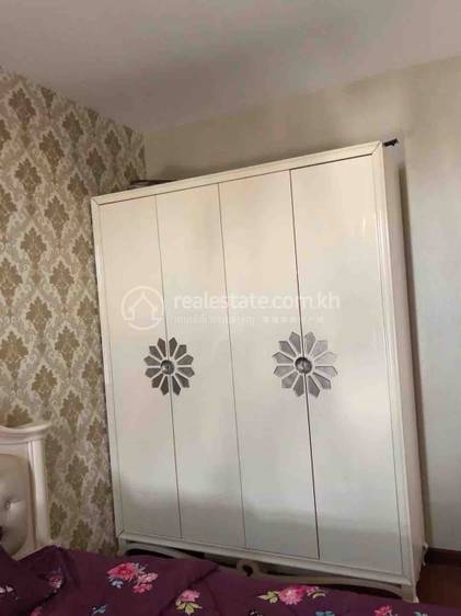 $1,400 Condo