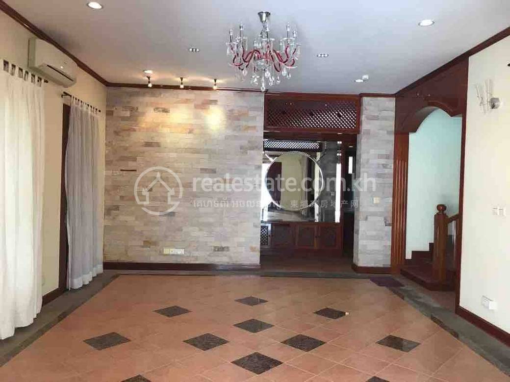Villa For Rent with 2 Parking Space
