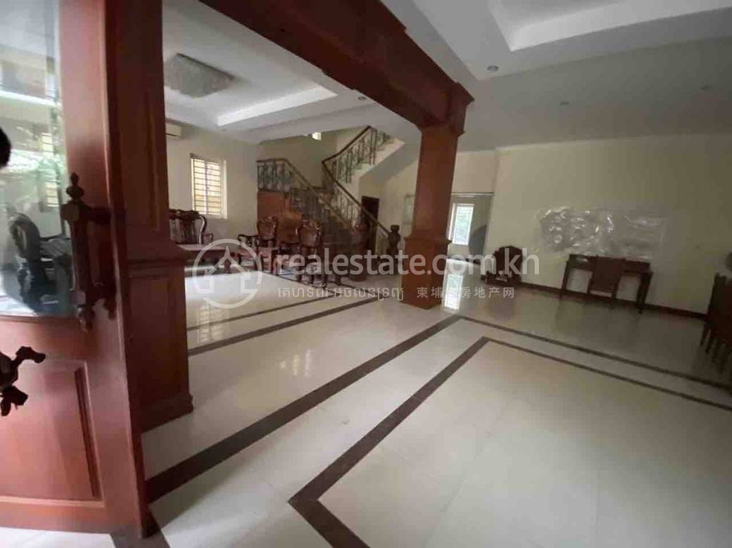 វីឡា សំរាប់ជួល នៅSen Sok តម្លៃ $2,500