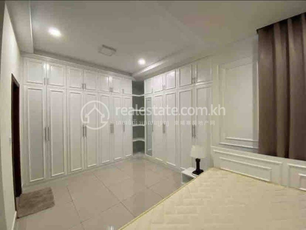 វីឡាភ្លោះ តម្លៃ $1,800