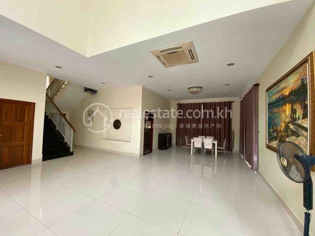 Chamkarmon别墅出租，价格$3,700