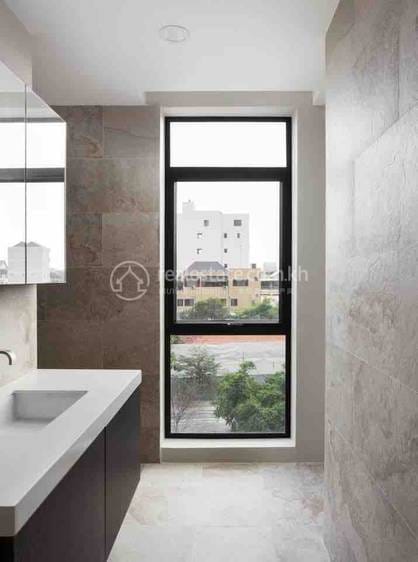 Chamkarmon Апартаменты с Обслуживанием Для Аренды in Tonle Bassac Chamkarmon $2,600
