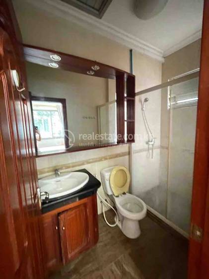 7 Makara别墅出租，位于Boeung Prolit7 Makara，价格$2,500