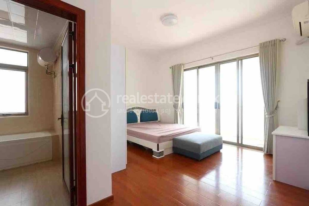 $1,300 Condo