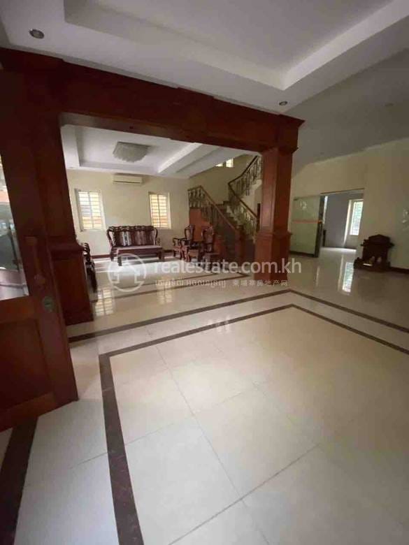 $600,000 Vila