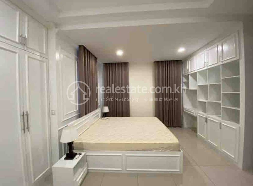 Russey Keo វីឡាភ្លោះ សំរាប់ជួល នៅRussey Keo