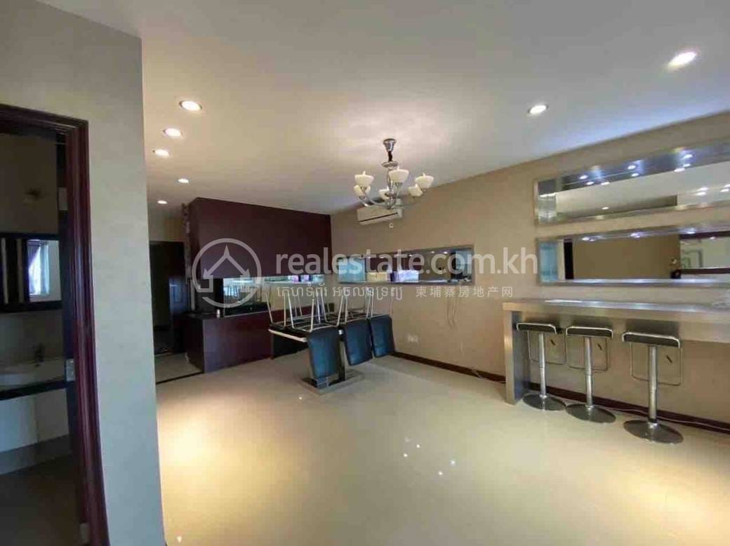 $1,200 Condo