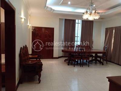 វីឡា សំរាប់ជួល នៅDaun Penh តម្លៃ $7,000