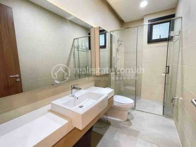 Condo Na wynajem w Chamkarmon $1,850