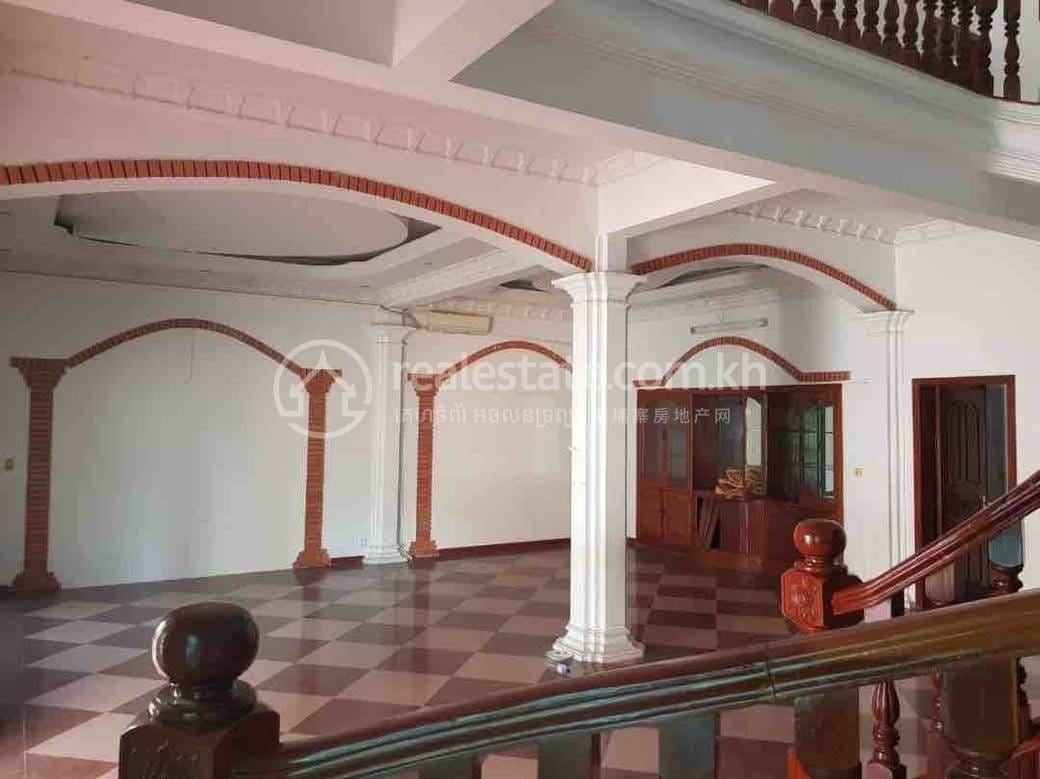 Shophouse For Rent with 10 Parking Space