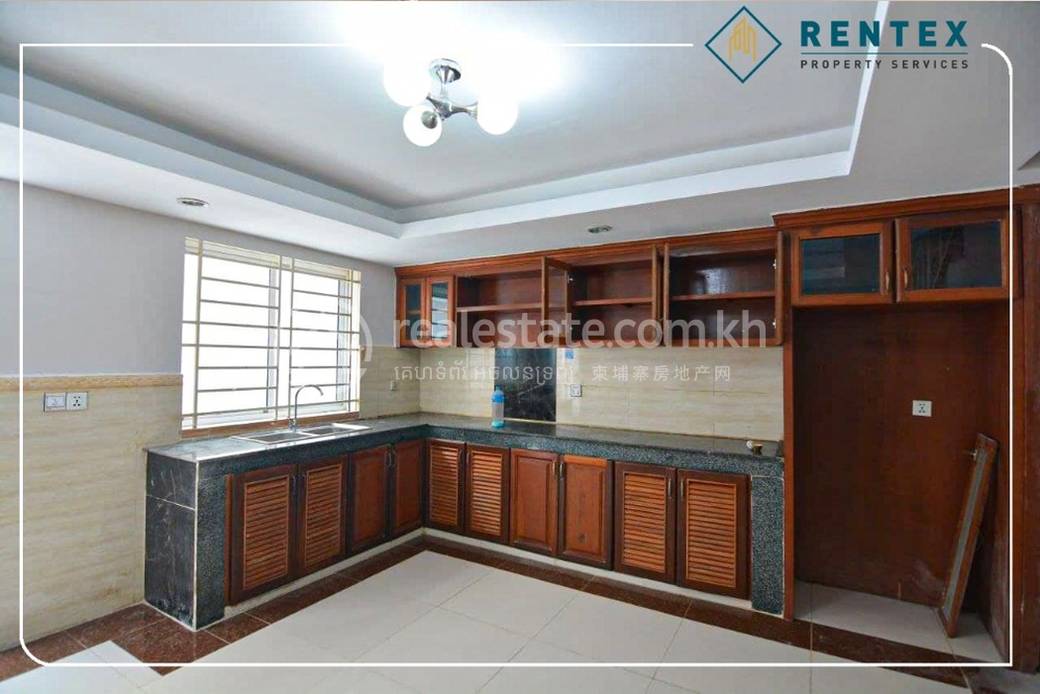Flat House K pronájmu in Sen Sok $800