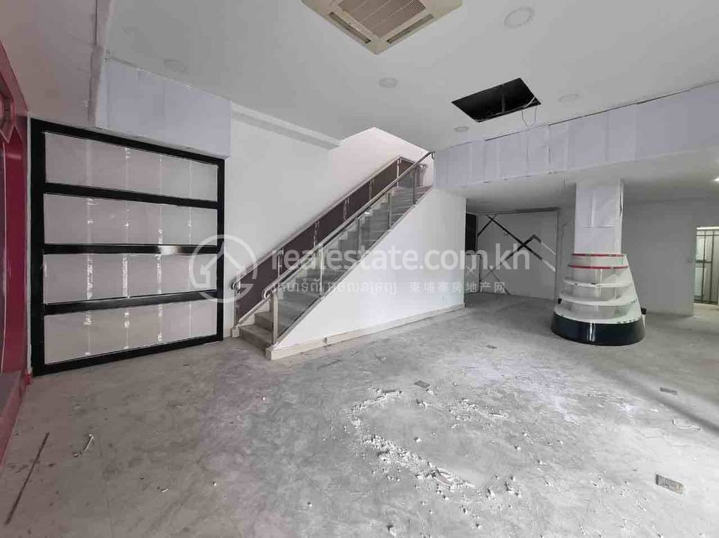 Daun Penh Shophouse For Rent in Daun Penh
