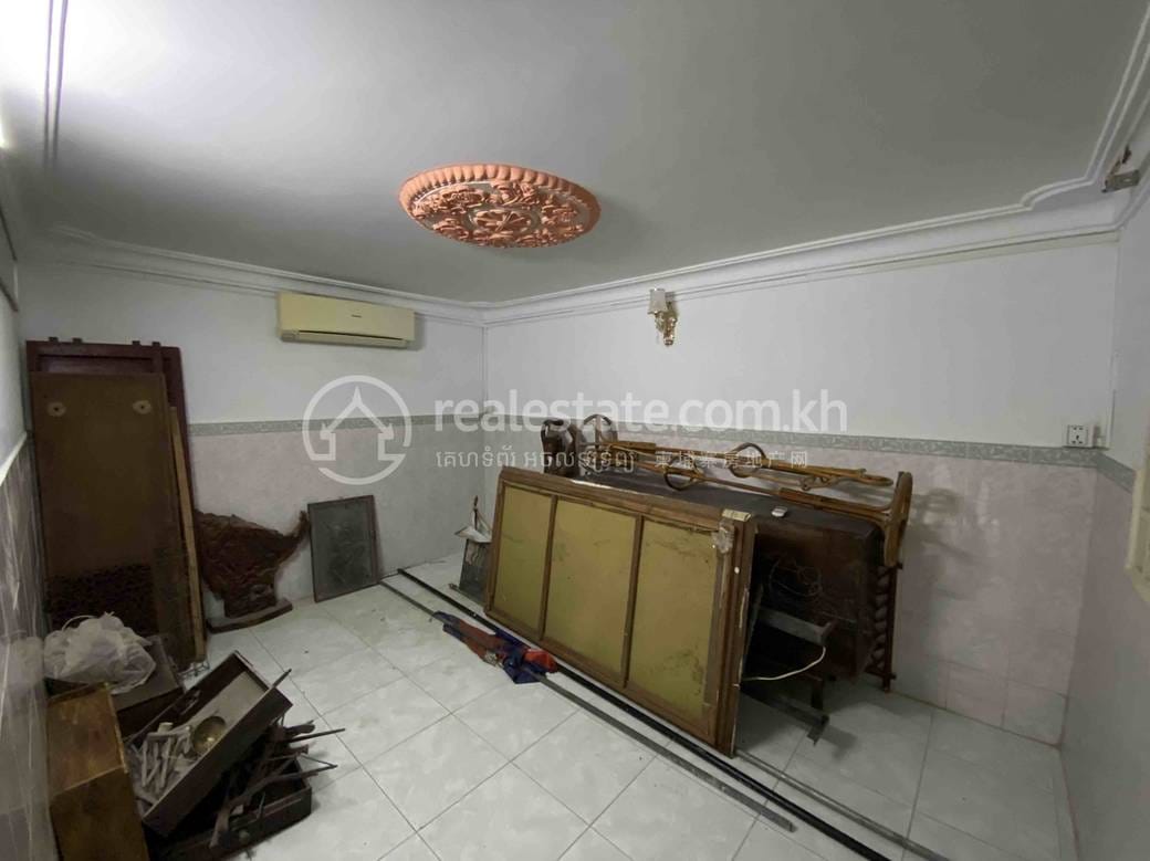 150 sqm Living Size House and lot K pronájmu in Boeng Keng Kang